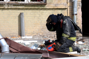 Война, 26 марта. НПЗ в Киришах после налета украинских дронов остановил работу. Удар по многоквартирному дому в Днепре. Зеленский: «Уход из Донбасса – аморально»