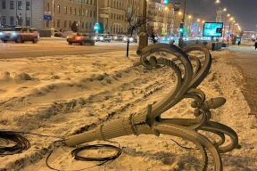Фотофакт. Центр Минска, лежащие светильники