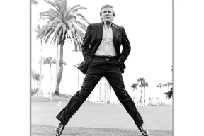 «Он заставил следить за каждым словом из своего небогатого лексикона, сопоставимого с тем, которым пользовалась Эллочка-людоедка»