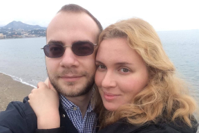 «І змярцвела б, быць можа, краіна, не жывы не стрывала б цяжар, каб не ўсмешка твая, Кацярына, не біблейскі – за кратамі! – твар»