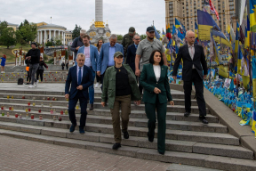 Фотафакт. Святлана Ціханоўская ўшанавала ў Кіеве памяць загінулых беларусаў